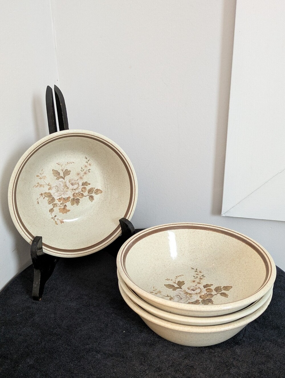 Royal Doulton Lambethware Vintage 1978 Ravel 4 Beige Floral Bowls